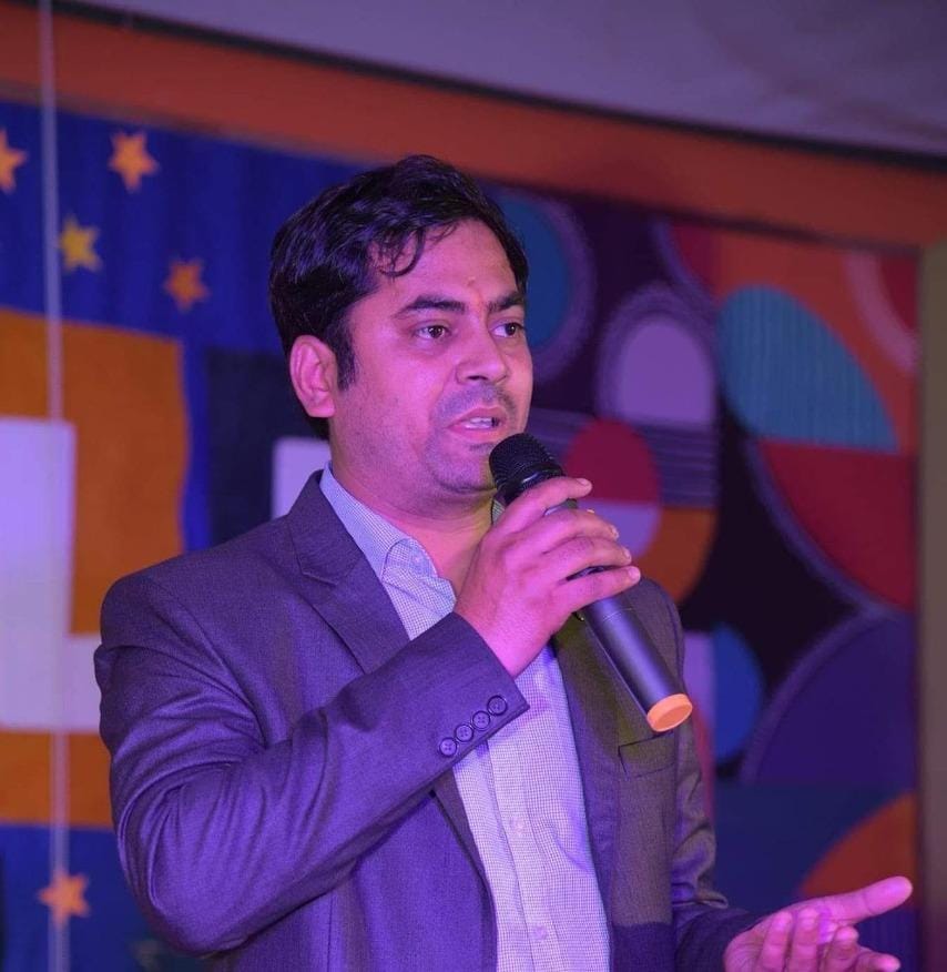 Mr. Shekhar Srivastava (Managing Director and Teacher)